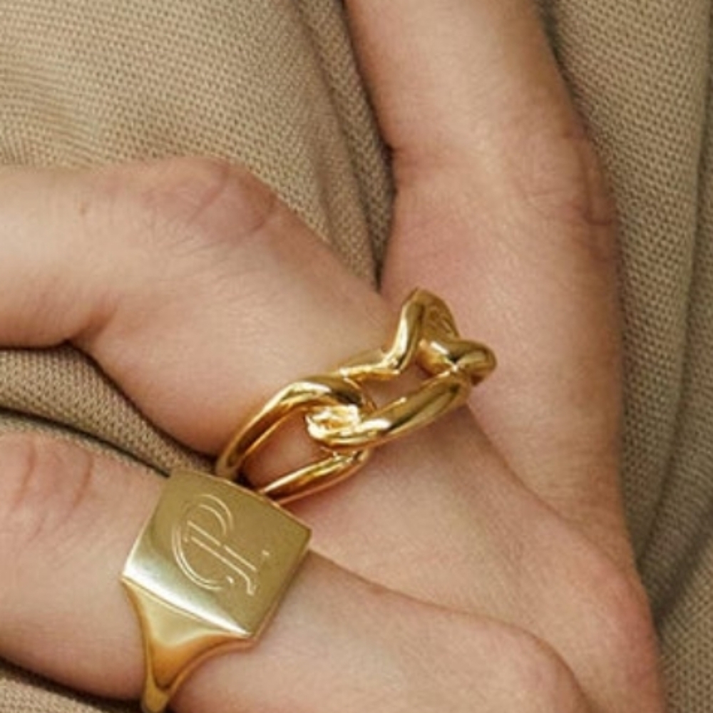 Daisy London POLLY SAYER LARGE KNOT CHAIN RING18CT GOLD PLATE NEW